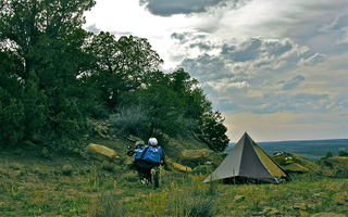 Illustration for article titled How to Pick the Right Shelter for Motocamping